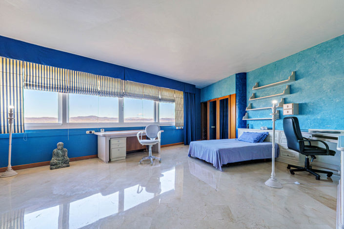 Image No.29-10 Bed Property for sale