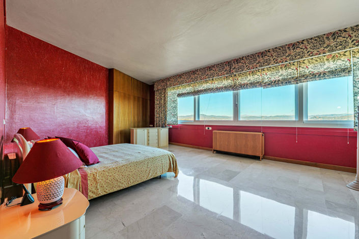 Image No.30-10 Bed Property for sale