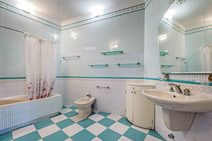 Image No.36-10 Bed Property for sale