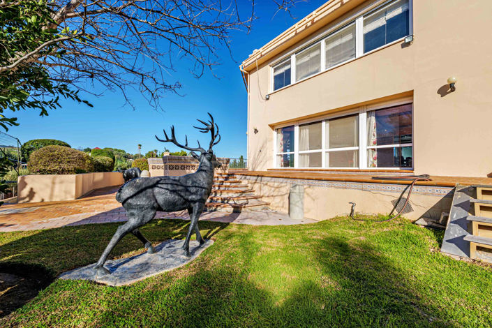 Image No.37-10 Bed Property for sale