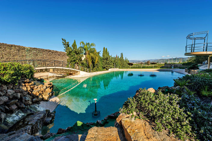 Image No.4-10 Bed Property for sale