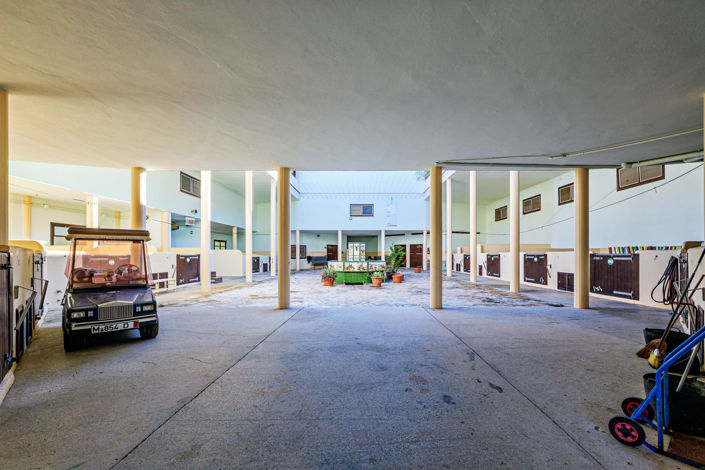 Image No.42-10 Bed Property for sale