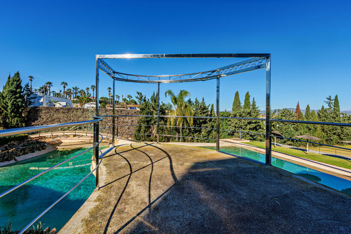 Image No.48-10 Bed Property for sale