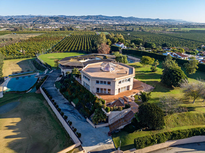 Image No.50-10 Bed Property for sale