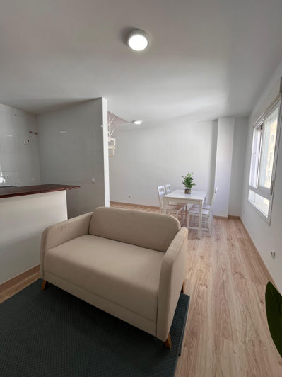 Image No.10-2 Bed Property for sale