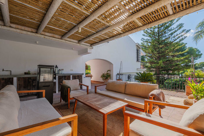 Image No.8-4 Bed House for sale