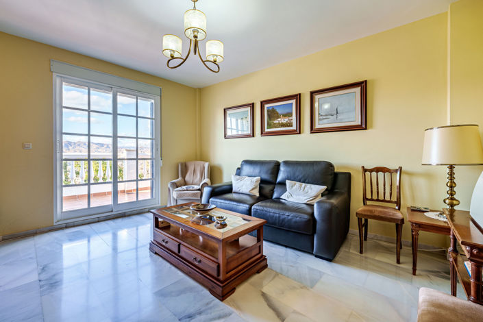 Image No.10-3 Bed House for sale