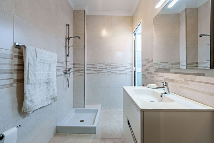 Image No.19-3 Bed House for sale