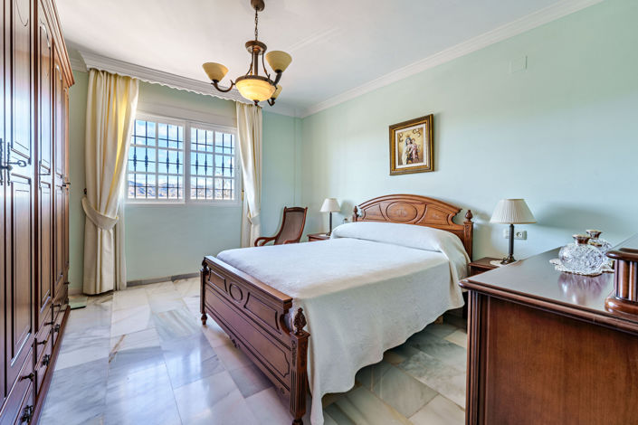 Image No.21-3 Bed House for sale