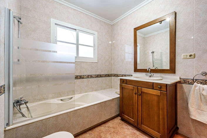 Image No.24-3 Bed House for sale