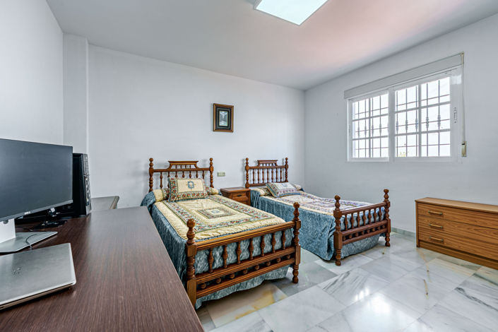 Image No.25-3 Bed House for sale