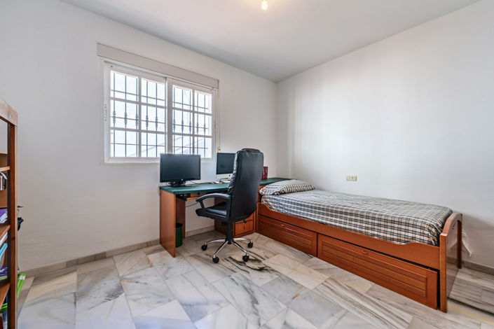 Image No.26-3 Bed House for sale