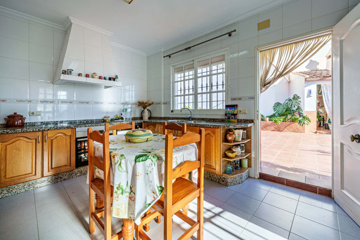 Image No.4-3 Bed House for sale