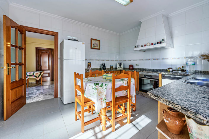 Image No.9-3 Bed House for sale