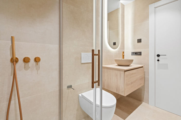 Image No.14-3 Bed Property for sale