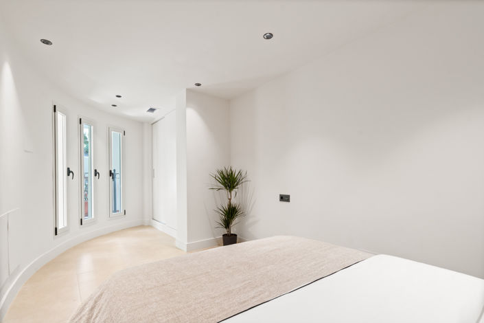 Image No.17-3 Bed Property for sale