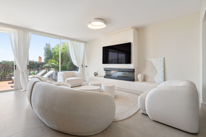 Image No.19-3 Bed Property for sale