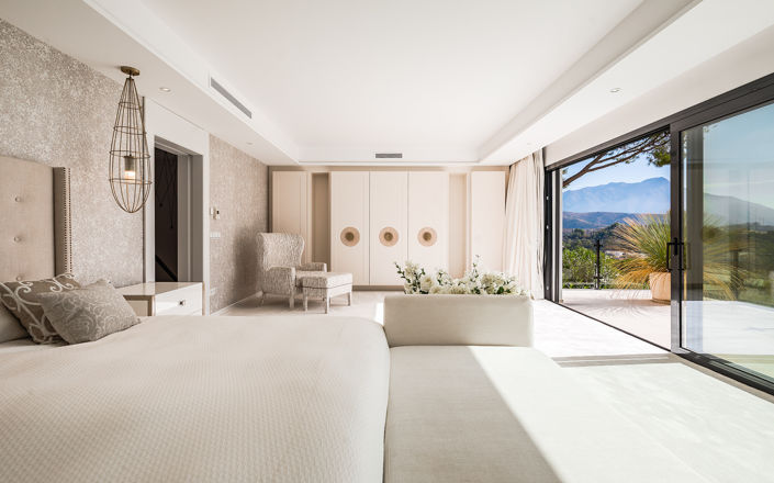 Image No.2-8 Bed Villa for sale