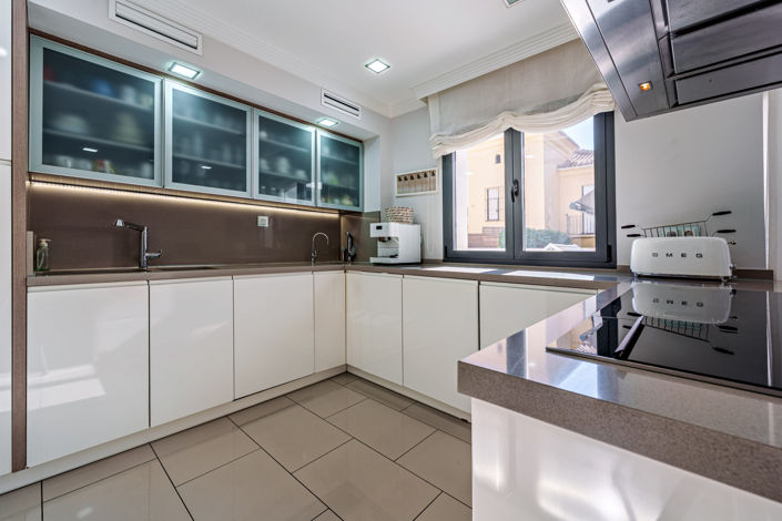 Image No.11-8 Bed Villa for sale