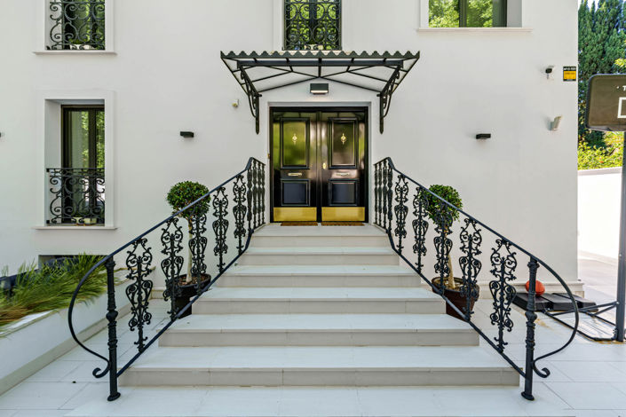 Image No.2-8 Bed Villa for sale