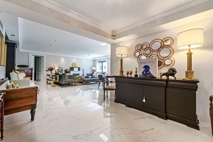 Image No.3-8 Bed Villa for sale