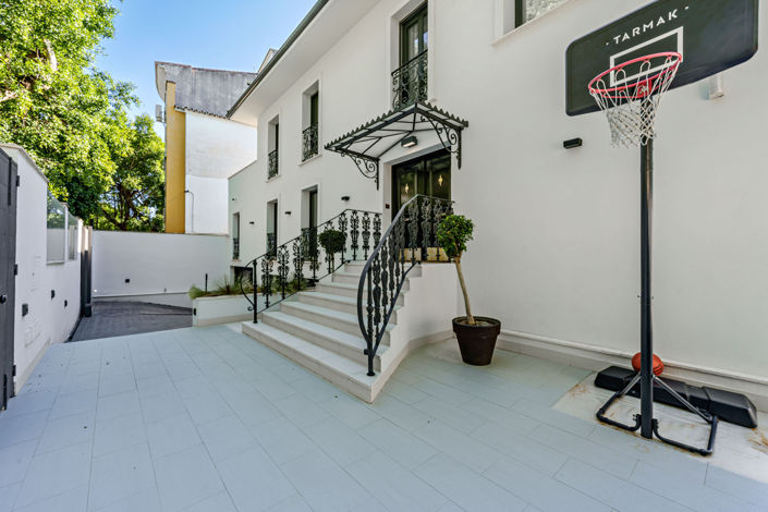 Image No.35-8 Bed Villa for sale