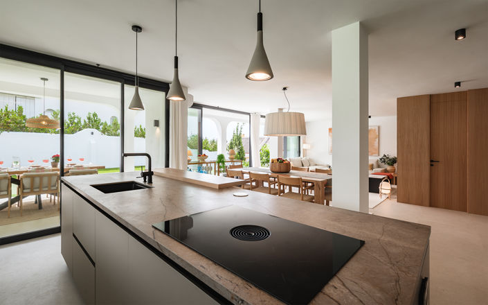 Image No.3-6 Bed Villa for sale