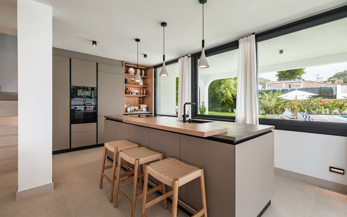 Image No.8-6 Bed Villa for sale