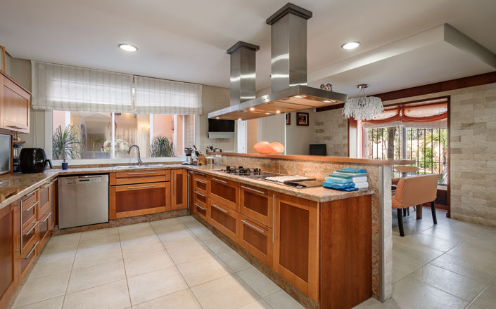 Image No.10-8 Bed Villa for sale