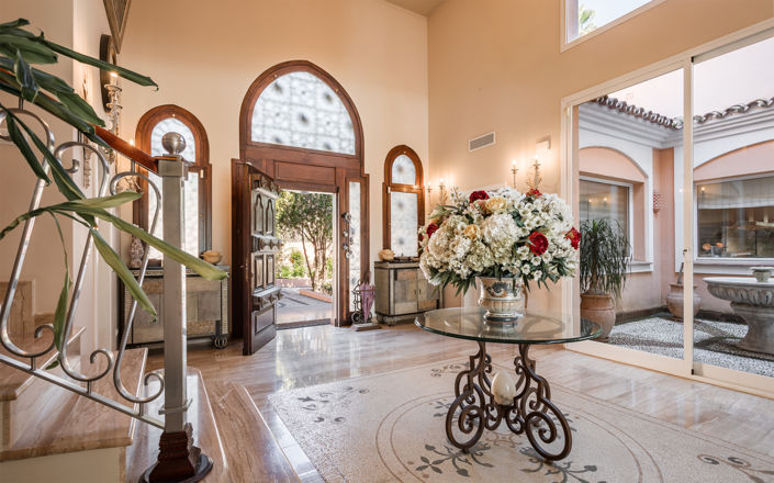 Image No.3-8 Bed Villa for sale