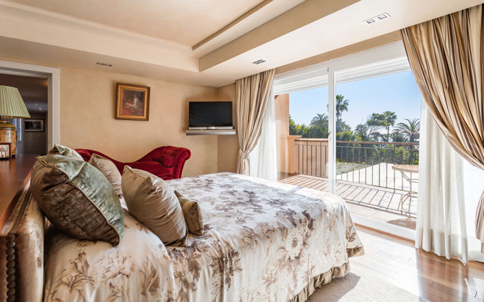 Image No.4-8 Bed Villa for sale