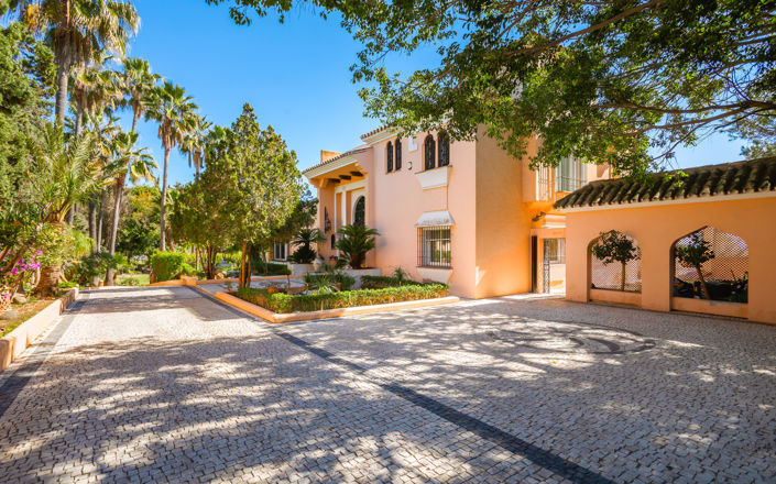 Image No.48-8 Bed Villa for sale