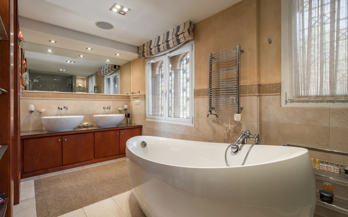 Image No.5-8 Bed Villa for sale