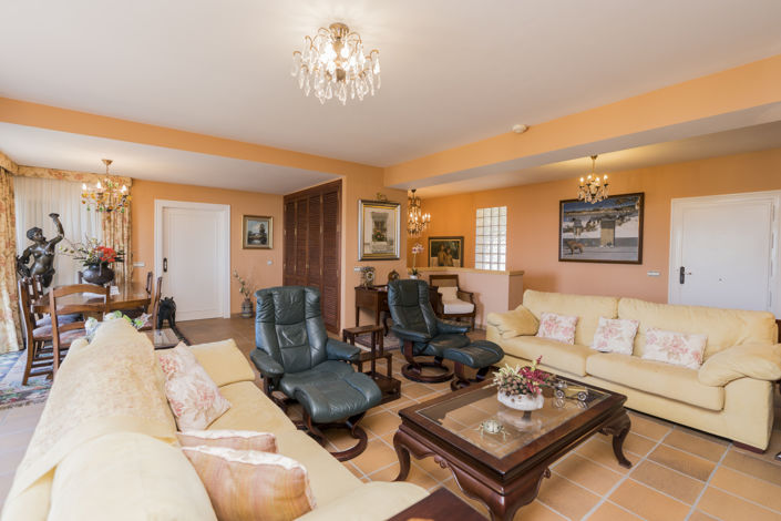Image No.11-9 Bed Villa for sale