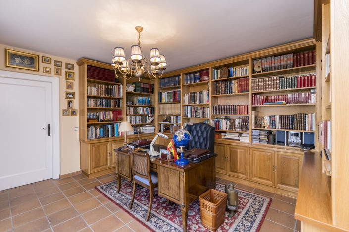 Image No.14-9 Bed Villa for sale