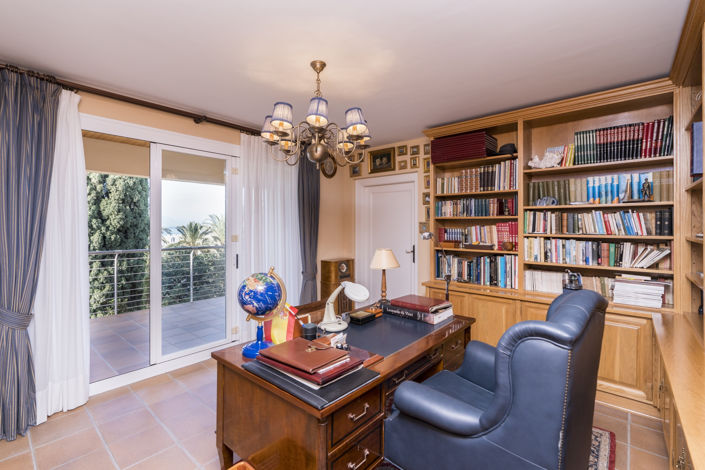 Image No.15-9 Bed Villa for sale