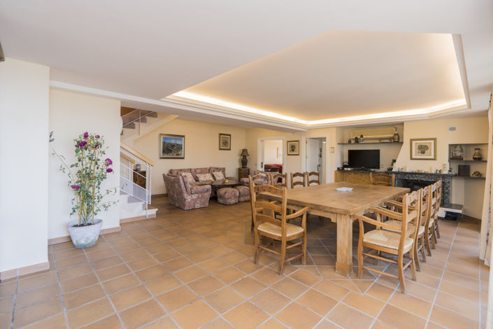 Image No.9-9 Bed Villa for sale