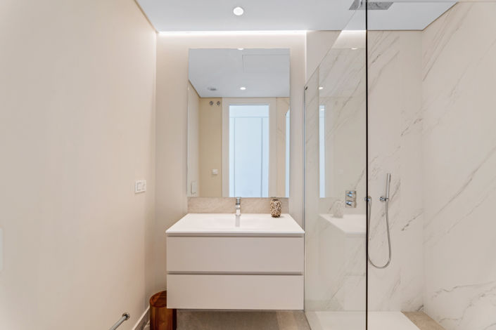 Image No.11-2 Bed Property for sale