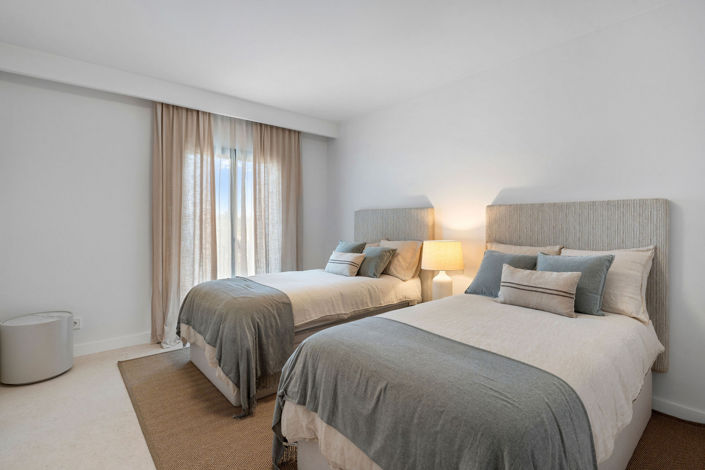 Image No.21-4 Bed Townhouse for sale