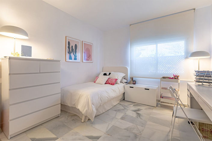 Image No.11-2 Bed Property for sale