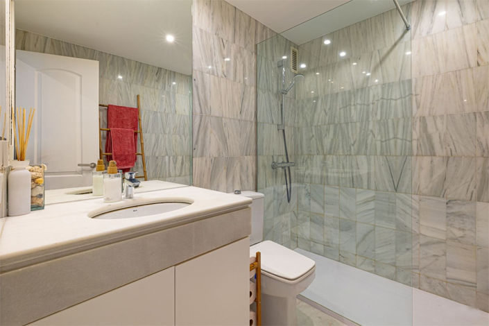 Image No.12-2 Bed Property for sale