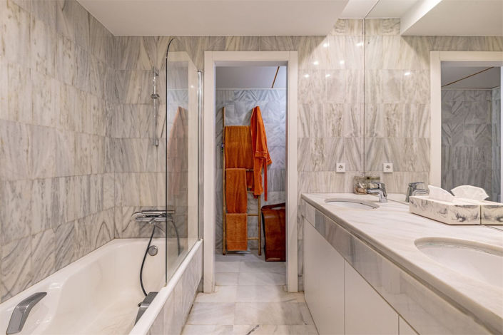 Image No.9-2 Bed Property for sale