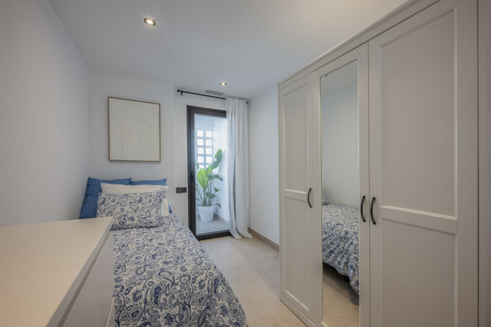 Image No.24-3 Bed Apartment for sale