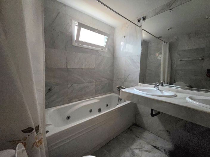 Image No.15-4 Bed House for sale