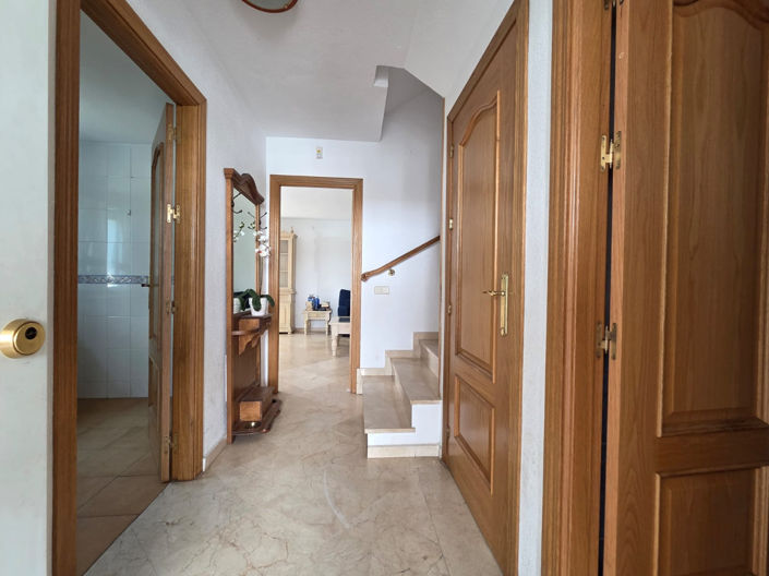 Image No.21-4 Bed House for sale