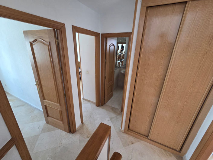 Image No.24-4 Bed House for sale