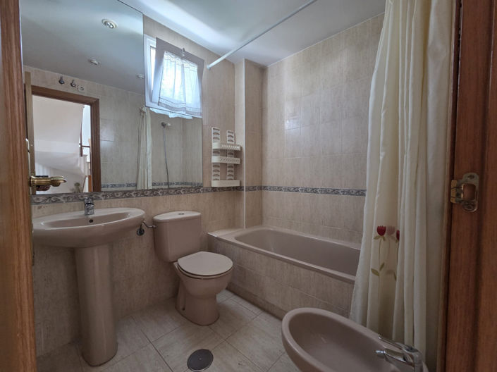 Image No.25-4 Bed House for sale