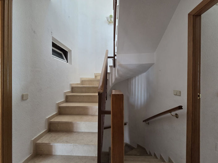 Image No.26-4 Bed House for sale