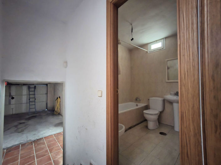 Image No.41-4 Bed House for sale