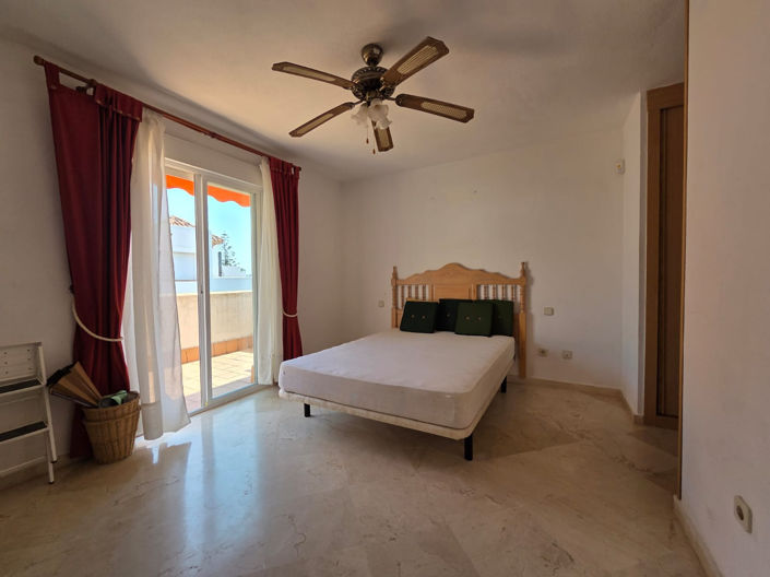 Image No.9-4 Bed House for sale